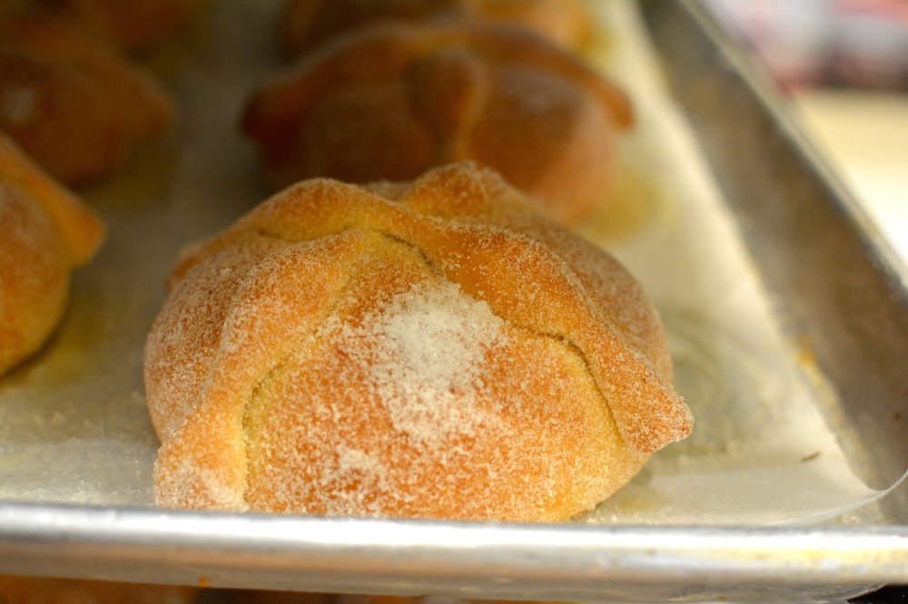 Pan de muerto, coated in sugar