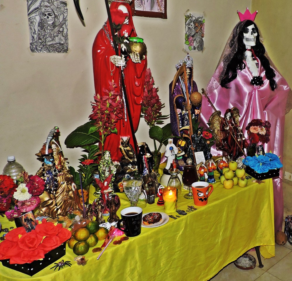 Lista 92+ Foto Fotos De Altares De La Santa Muerte Cena Hermosa