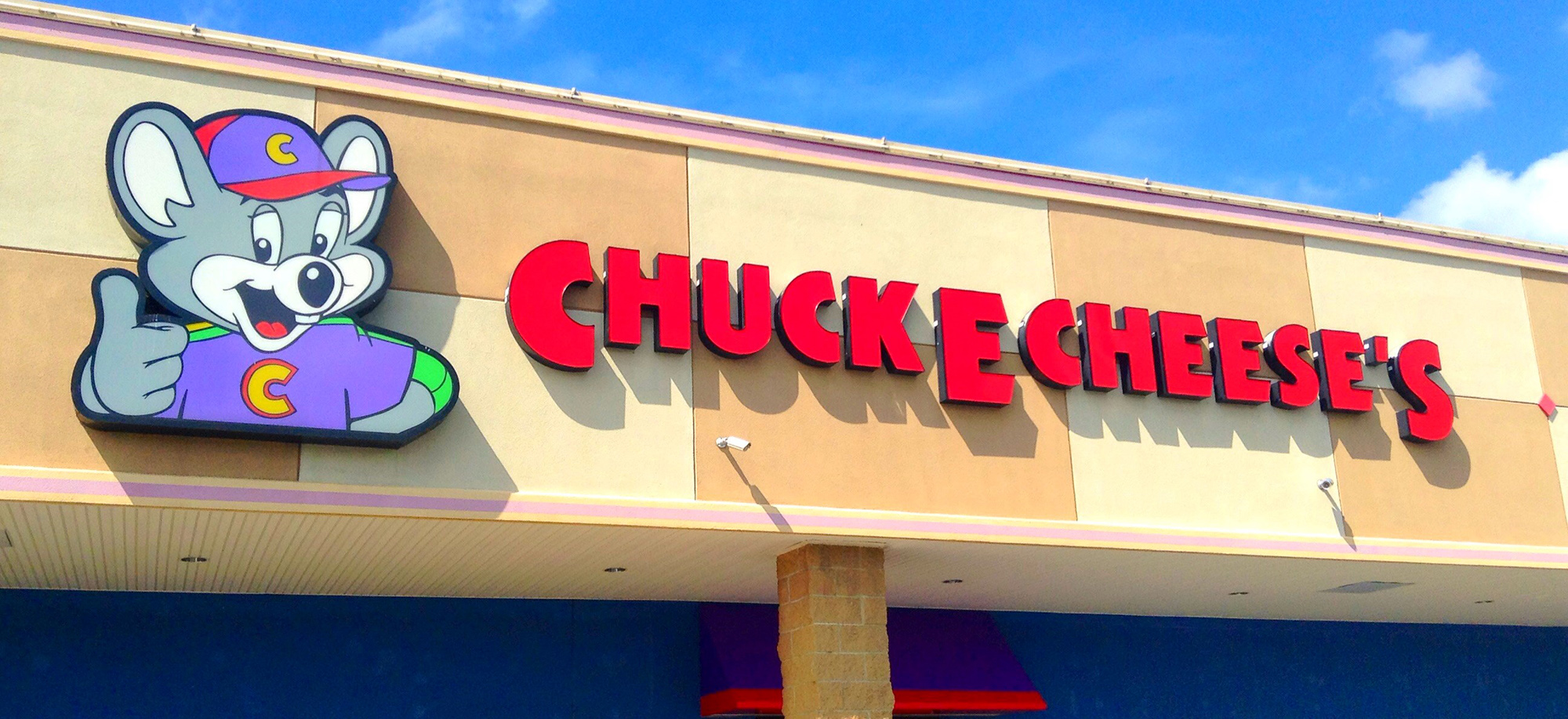 Family Says They Were Banned from Chuck E. Cheese's for Accusing Employee  of Watching Porn