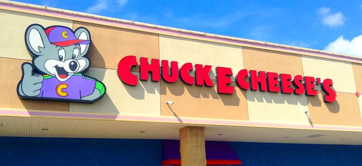 Family Says They Were Banned from Chuck E. Cheese’s for Accusing ...